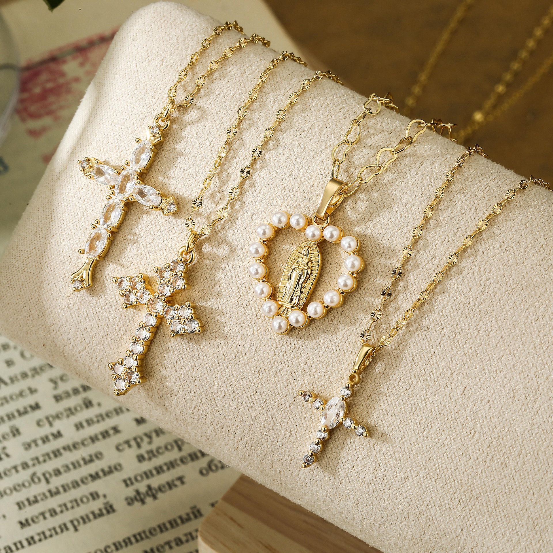 6g Weight Artificial Pearls, Zircon Inlay Material Pendant Necklace Classification Classic Style Shiny Cross Heart Shape Copper Inlay Artificial Pearls Zircon Pendant Necklace