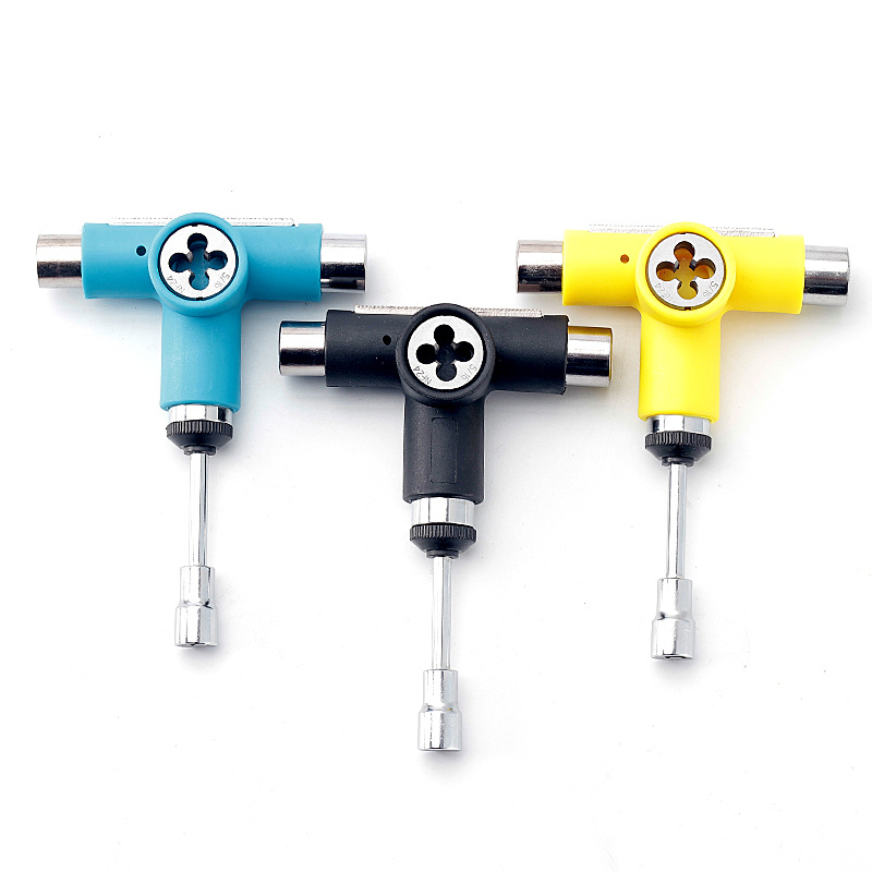 Skateboard with two curved ends, longboard, constructor, automatic detachable wrench