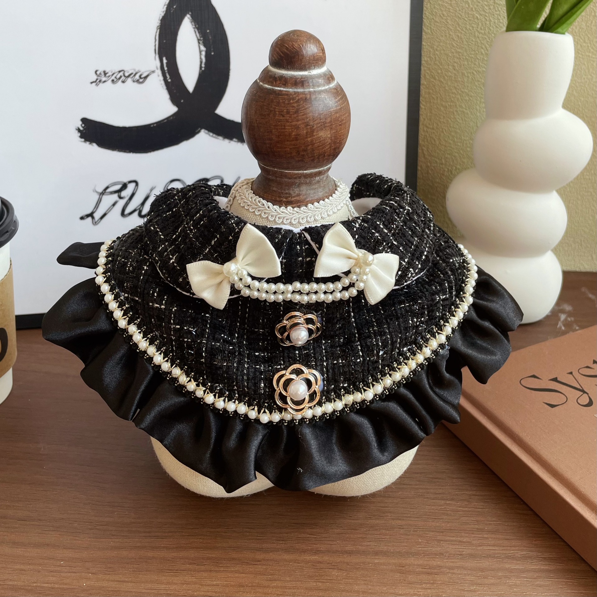 Black chanel-style collar / S size within 2.5kg