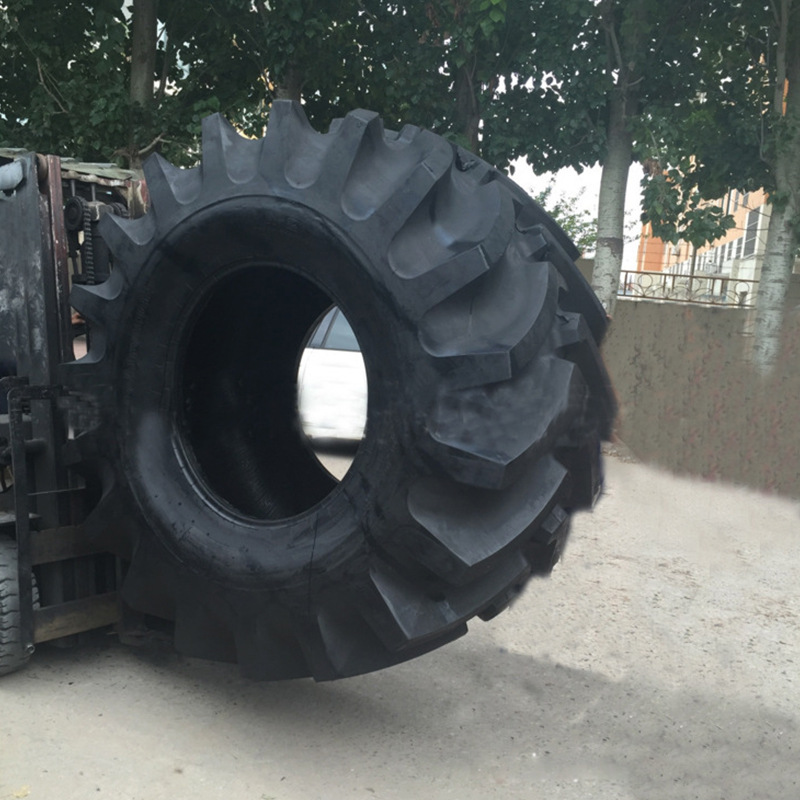 厂家供应900/60-32联合收割机轮胎 R-2 人字高花轮胎耐磨防滑轮胎