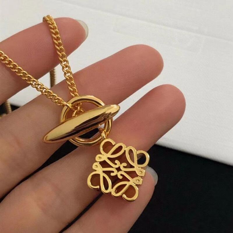 Luoyi's New Geometric Necklace, Luo Wei Square Carved Hollow Vintage Sweater, Wholesale Vintage