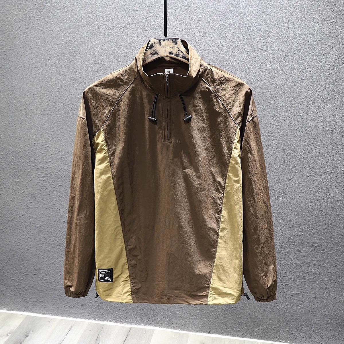 Retro colored men's jacket with zipper