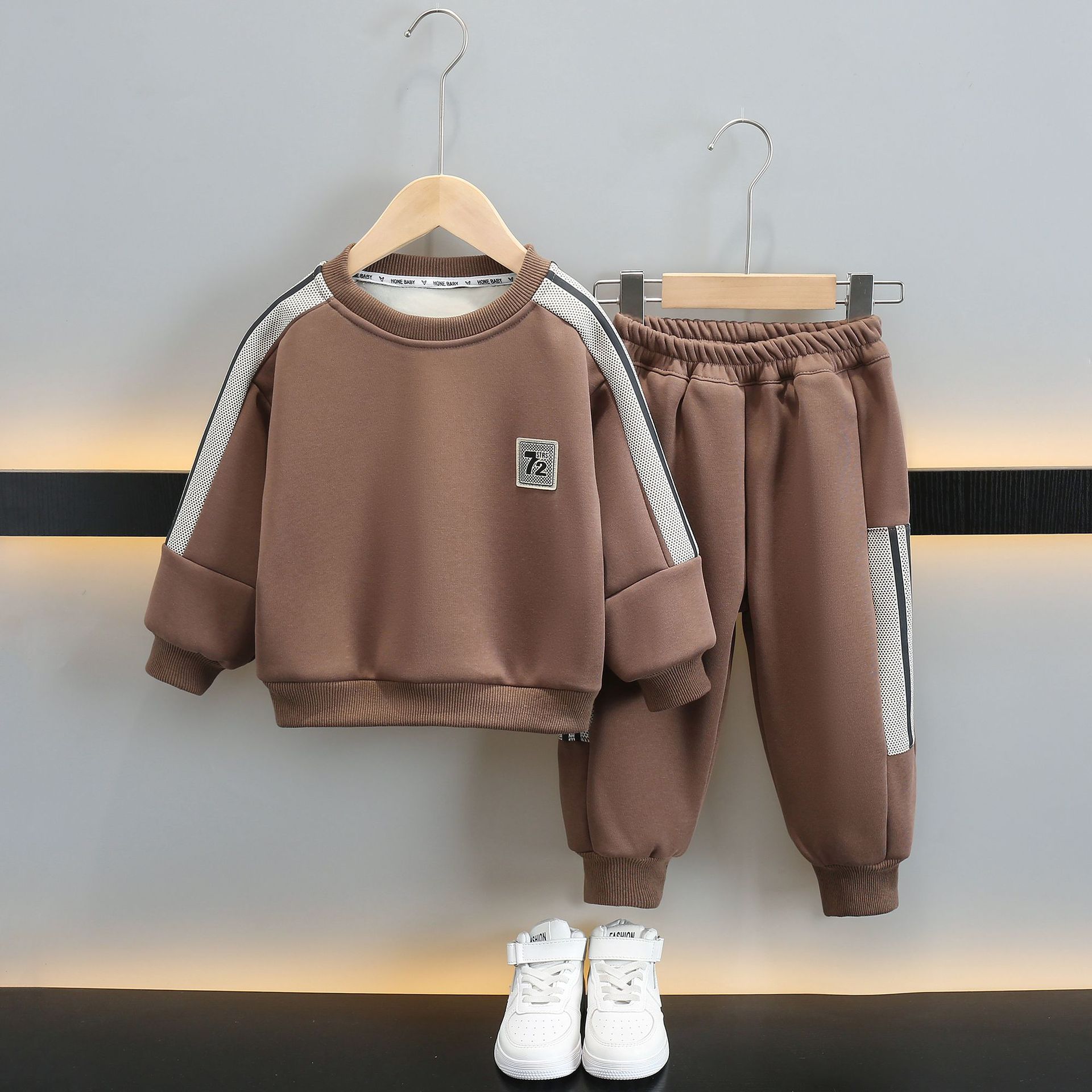 6744 traje de suéter para niños más terciopelo engrosamiento ropa de invierno para niños 2025 otoño e invierno nuevo traje deportivo para bebés de dos piezas