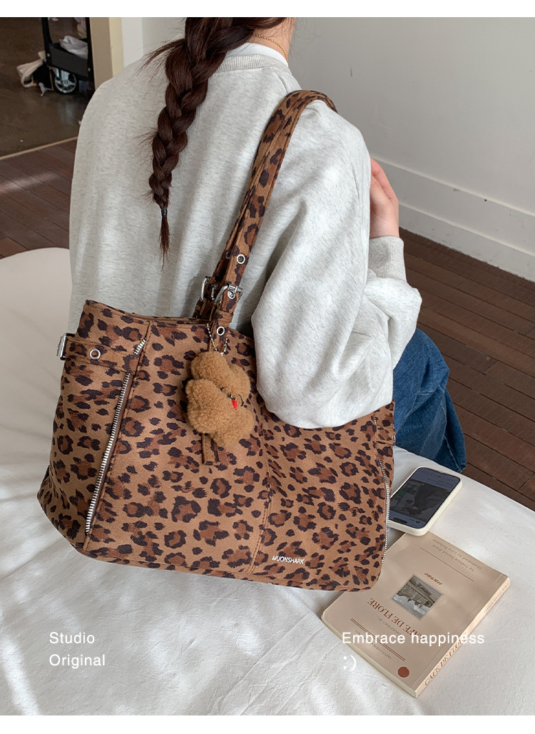 Niche Handheld Shoulder Bag New Zipper Large Capacity Tote Bag Trendy_voghion.com