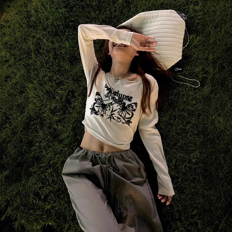 美式复古蝴蝶字母印花长袖T恤女秋冬辣妹潮牌设计感做旧短款上衣|undefined