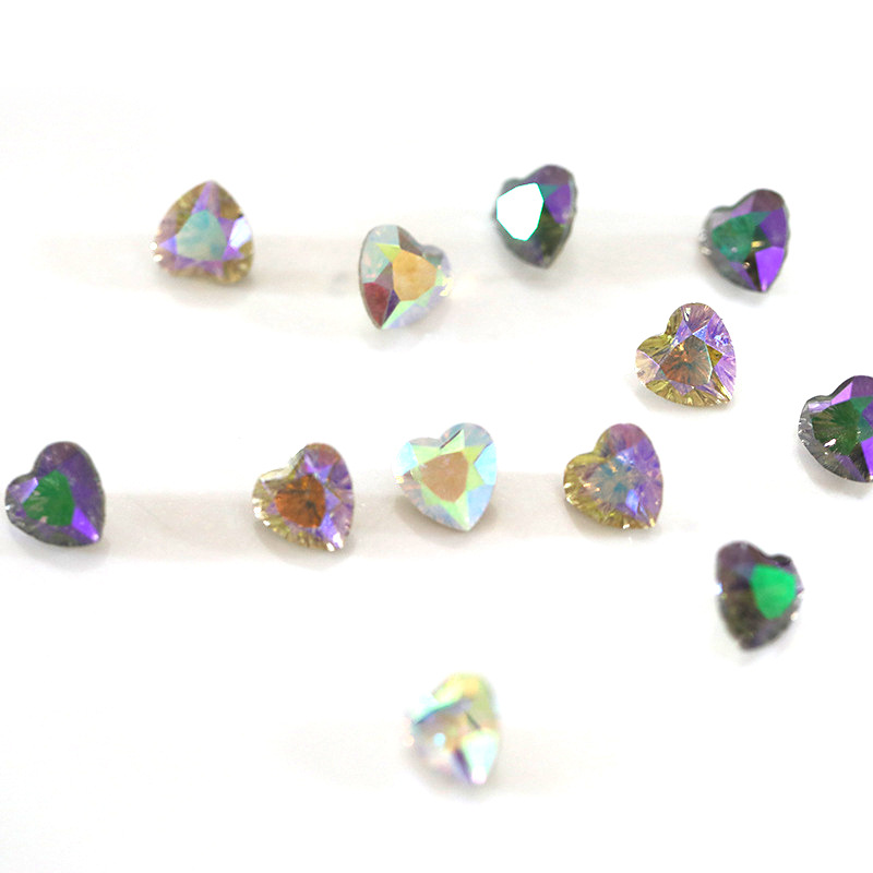 Glass nail decoration heart-shaped
