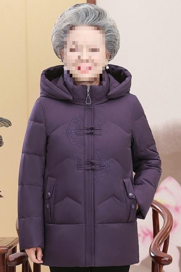 特老年人奶奶冬装羽绒服加厚中年妈妈洋气宽松外套冬季女