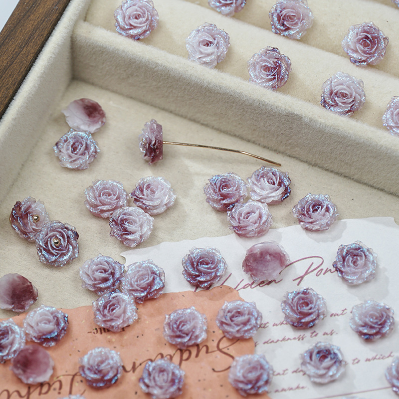 穴のない細いキラキラの柔らかいゴムの花の光はバラの花の片面の彫刻のdiyの手作りの数珠のネイルの携帯電話のケースの材料を変えます。