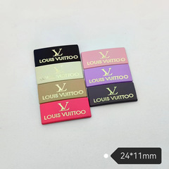 秋冬の四角い手の漆の金色のフォントの小さい清新なファッションの服の髪飾りのピンの部品の24*11MM
