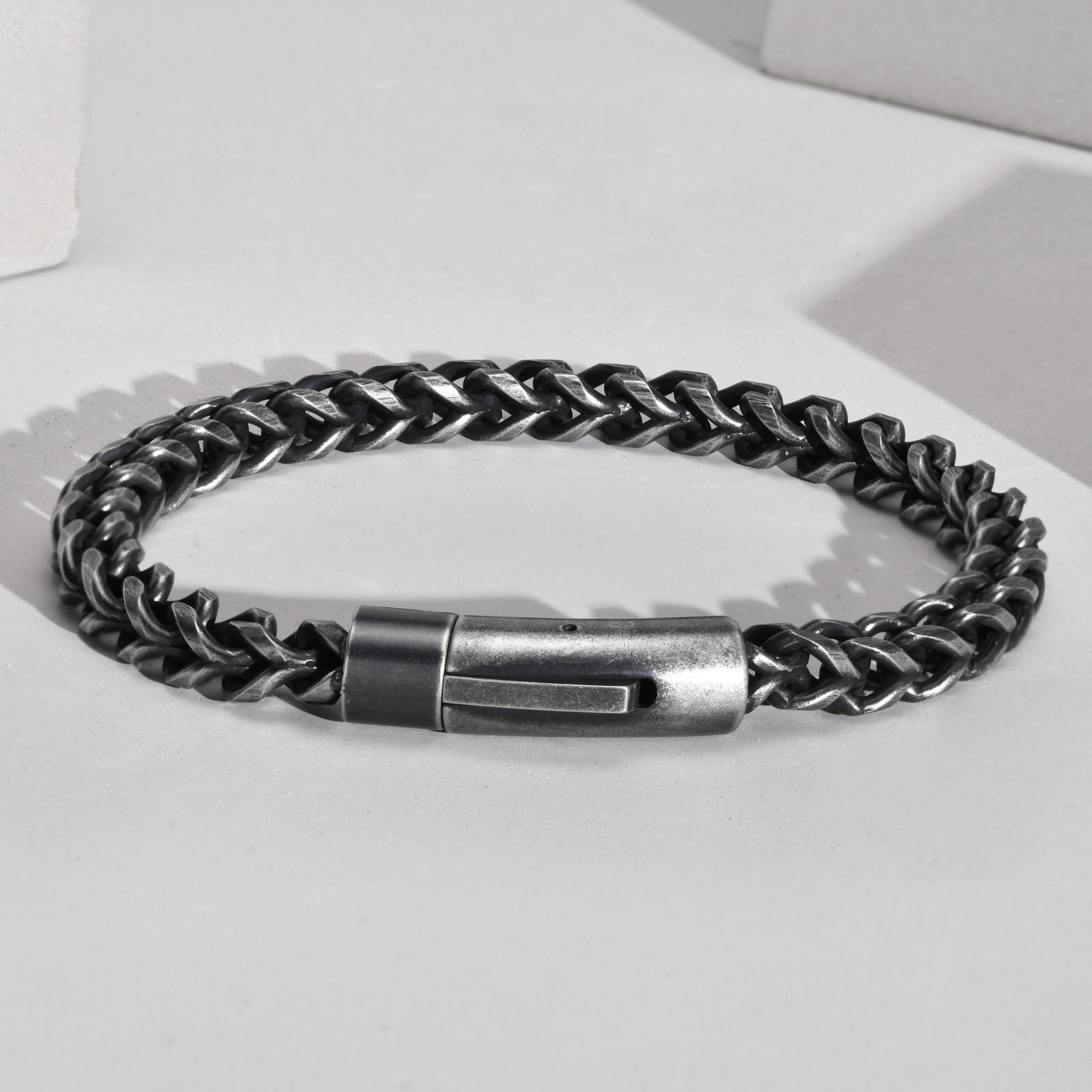 18K Real Gold Plated, Gun Black Plated Plating Material 304 Stainless Steel Pendant Material Simple Style Solid Color Stainless Steel Men'S Bracelets Men's Chain Bracelets