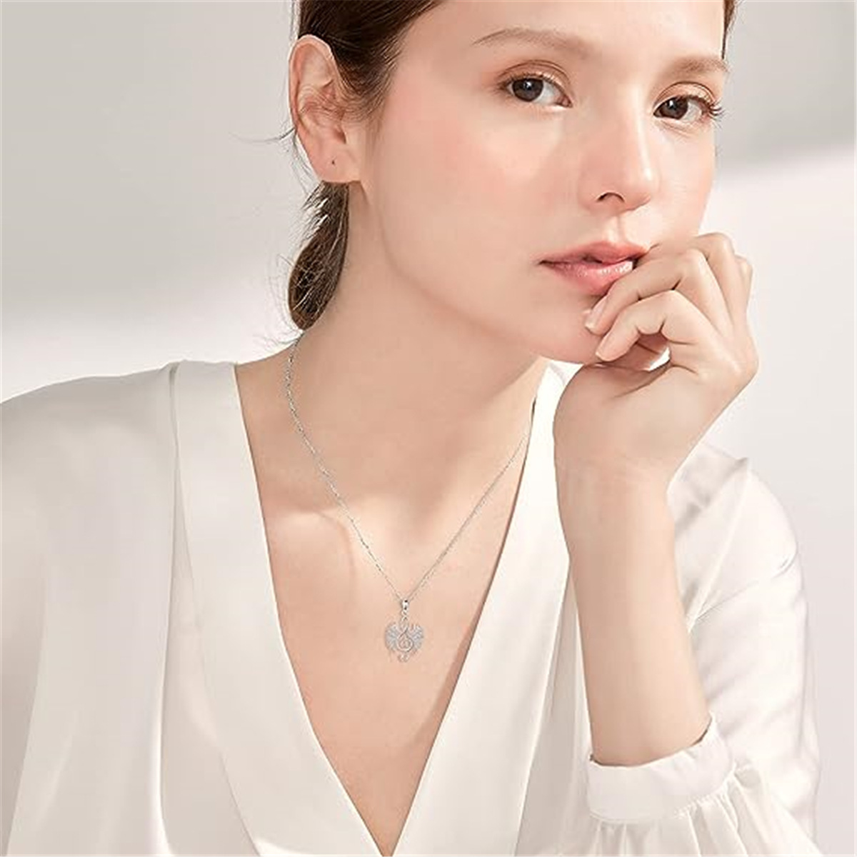 Collana con ciondolo a forma di ali d'angelo con design di nicchia popolare e di vendita calda, accessori per gioielli da donna alla moda e versatili, regalo_voghion.com
