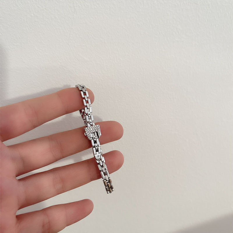 Fashion Geometric Copper Inlay Rhinestones Bracelets