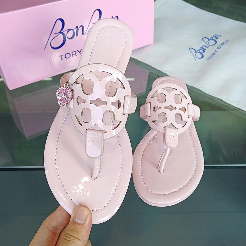Comercio exterior TB casa 2026 diamante flip flops para mujeres de tamaño grande con un fondo plano doble T zapatillas frías fábrica al por mayor sandalias image 14