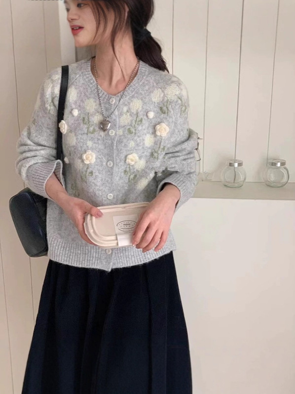 韩风温柔立体花朵细腻软糯毛衣开衫女气质高级感圆领宽松针织外套|undefined
