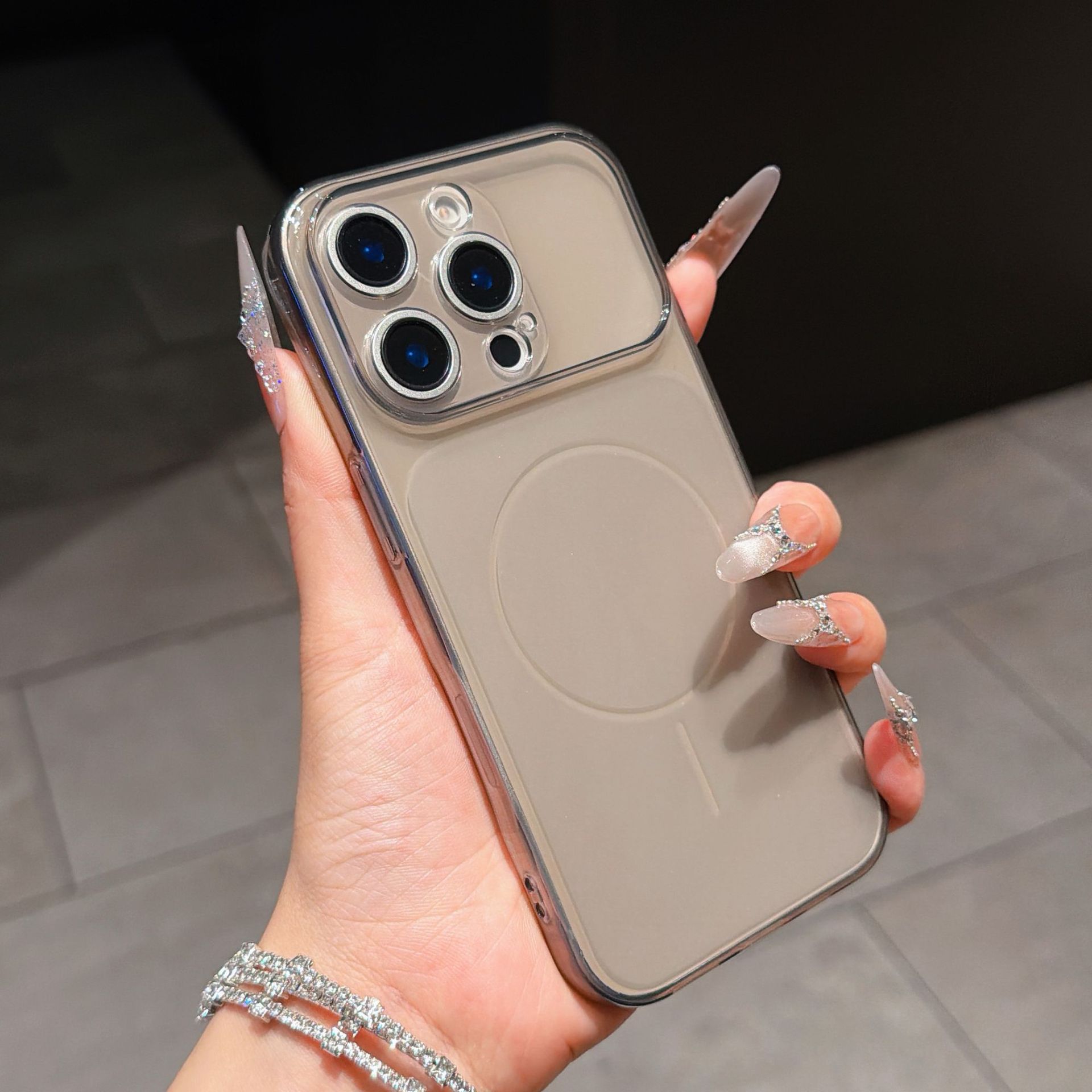 Funda Protectora para Celular iPhone 17 Pro Max y 16 de Silicona Antigolpes Mate