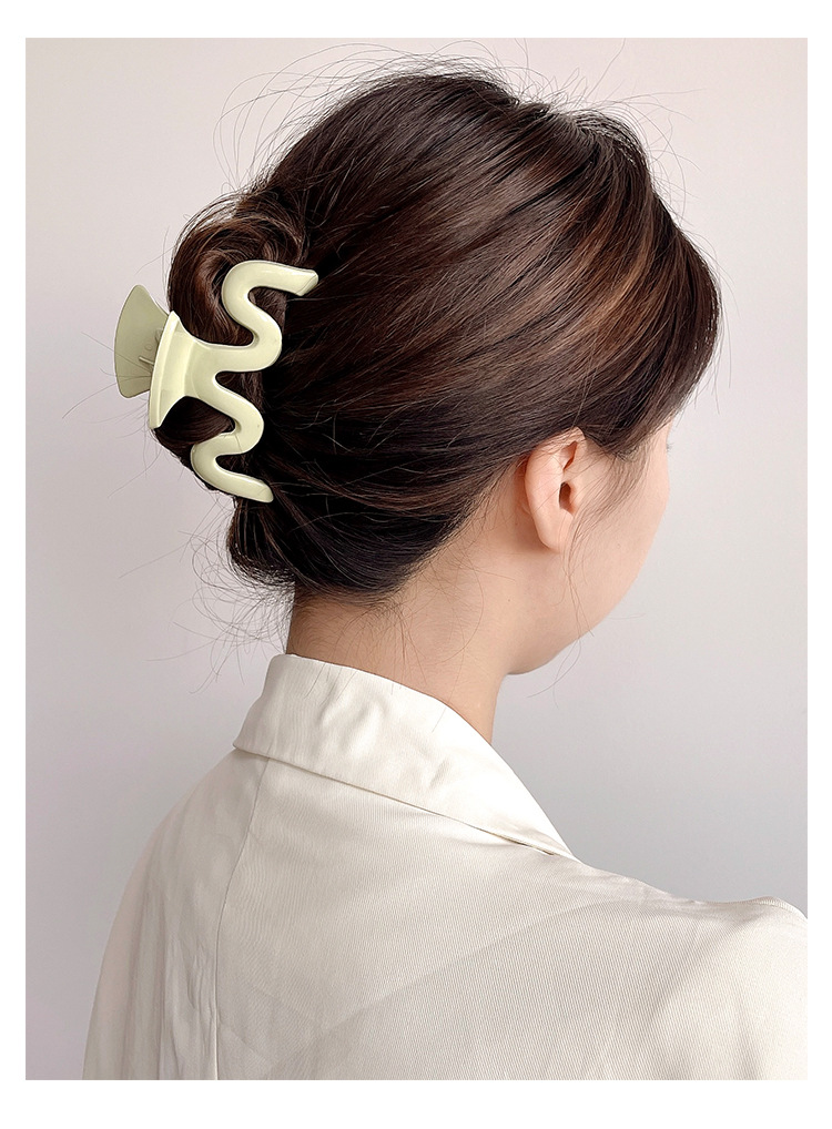 Acrylic, Resin Material Solid Color Pattern Fashion Women'S Solid Color Arylic Resin Hair Claws