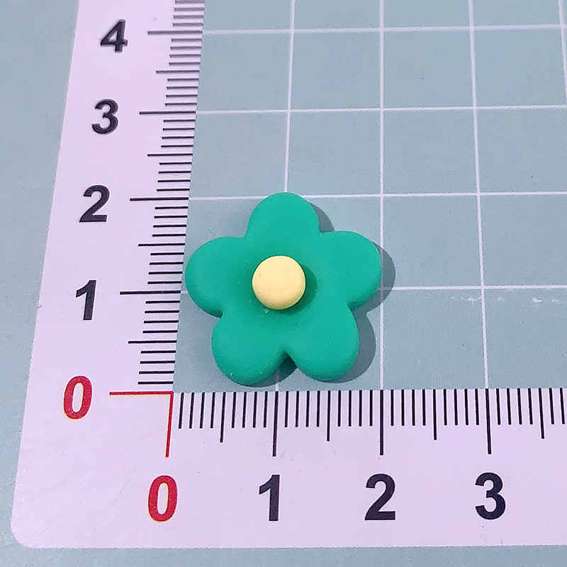 Accesorios de resina de flores de cinco pétalos esmerilados transfronterizos DiDi adorno de cabello agujero de botón de zapatos agujero de taza de agua material de broche de pelo