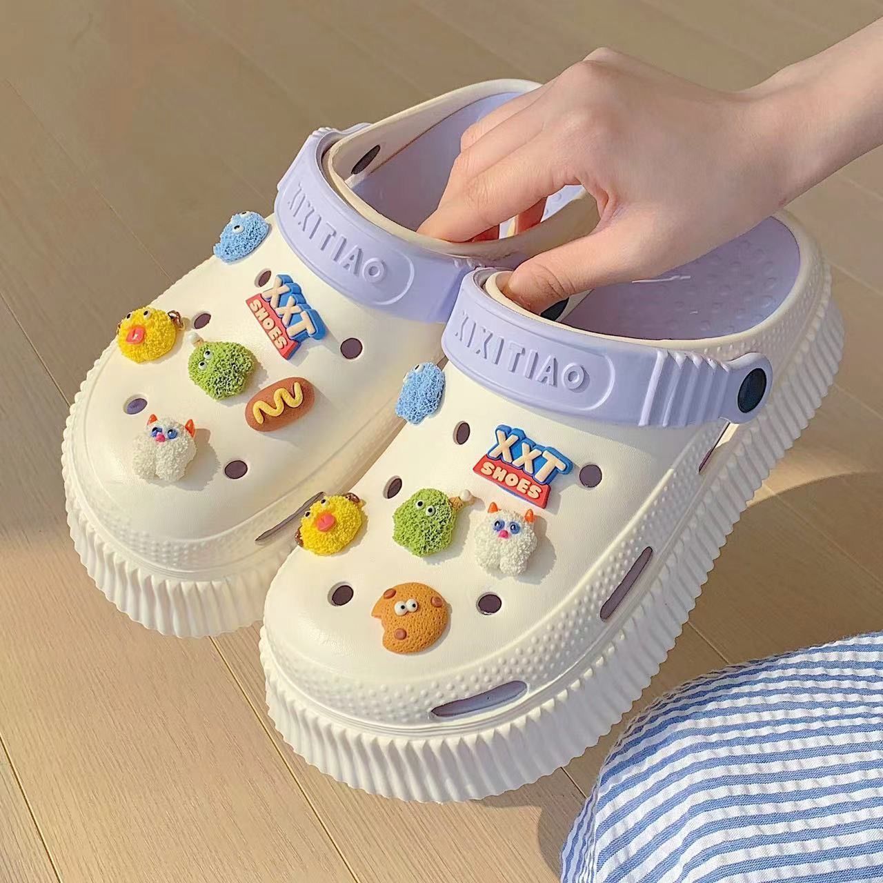 작은 괴물 보라색