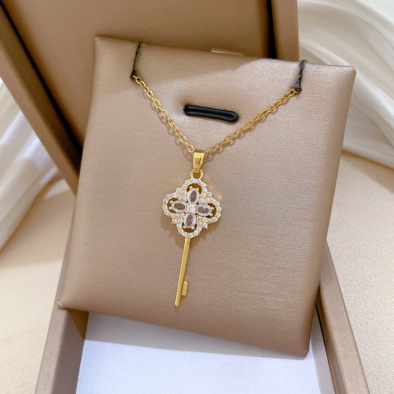 Lucky Grass Full Diamond Necklace Titanium Steel Collarbone Chain_voghion.com