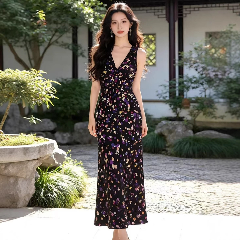 Purple Floral Long Dress for Spring and Summer, Waist-Cinching, Sexy, Mature, Soft and Elegant, with a Feminine Vibe, Slimming Dress
