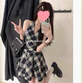 黑白格子挂脖连衣裙女夏季复古格纹无袖v领背心裙子小个子a字短裙