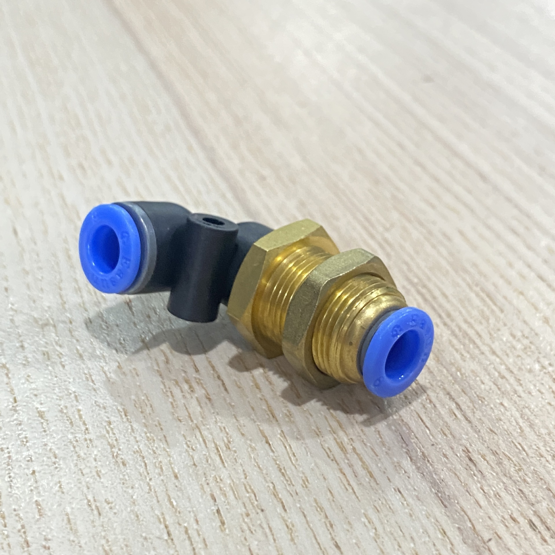 EASUN亿日气动接头EPLM L型隔板二通EPLM4EPLM-6