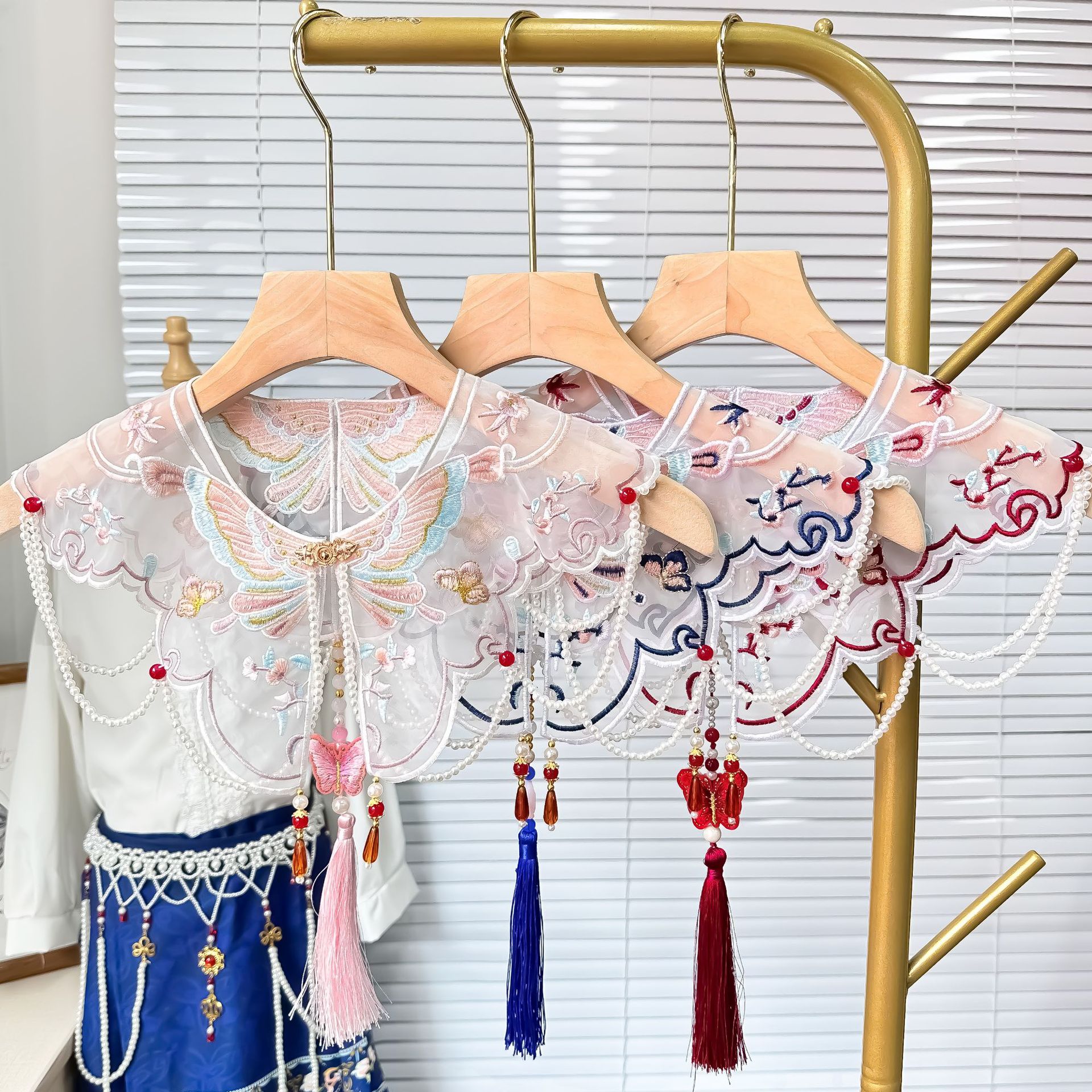 Nuevo estilo chino nuevo vestido de caballo accesorios de chaqueta de cuello falso para niños nubes hombro vestido chino chal al por mayor spot image 1