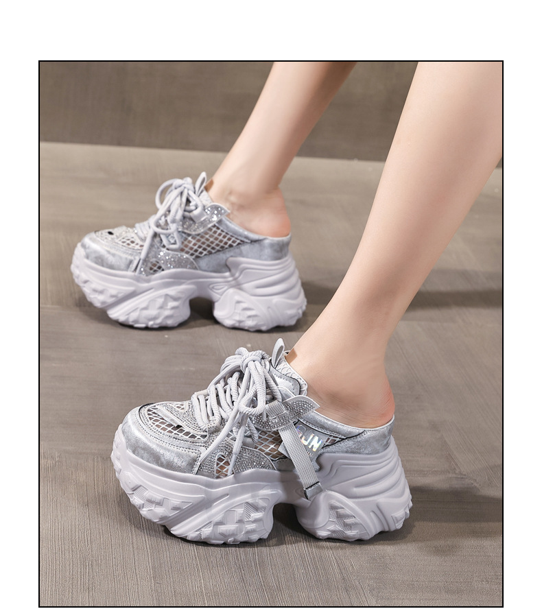 Giày sneaker nữ đế dày chunky thiết kế mũi trùm họa tiết thiên nga đen — màu trắng, bạc chi tiết 15