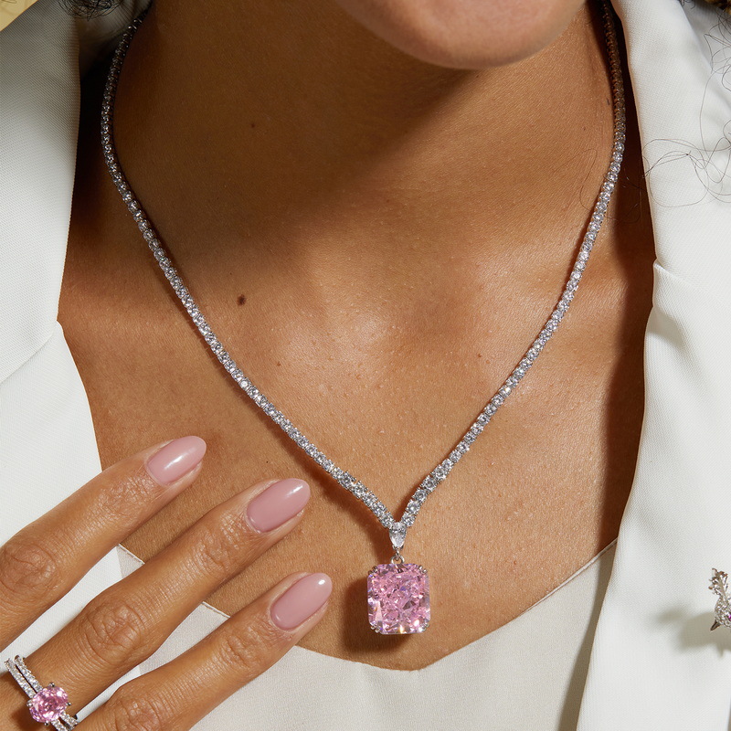 Diseño de industria pesada de minería en caliente transfronteriza Collar de diamantes de alto carbono con corte de flores de hielo Mujer S925 con incrustaciones de plata, cadena de clavícula de moda de diamantes, personalización