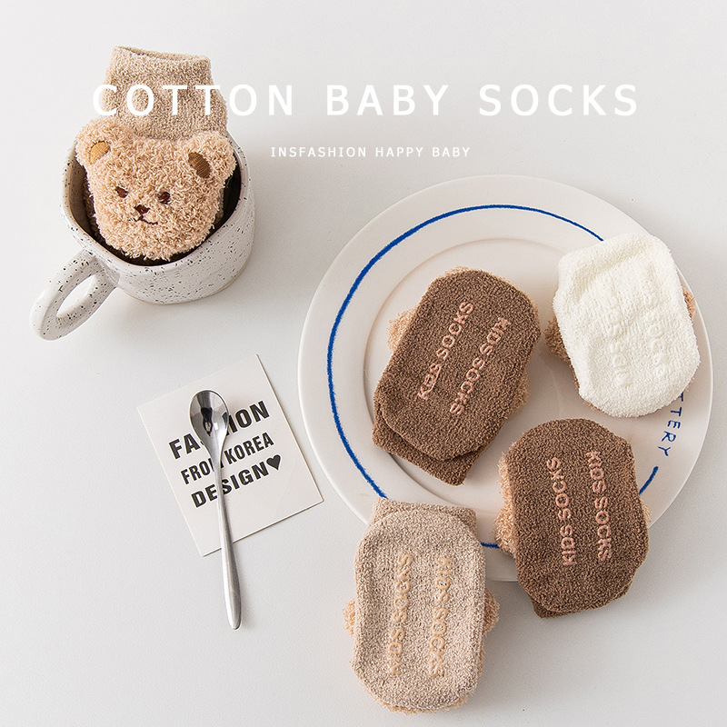 Hombres y mujeres bebé bebé coral vellón otoño nuevos calcetines de piso para recién nacidos 0-3 años antideslizantes engrosados y cálidos otoño e invierno