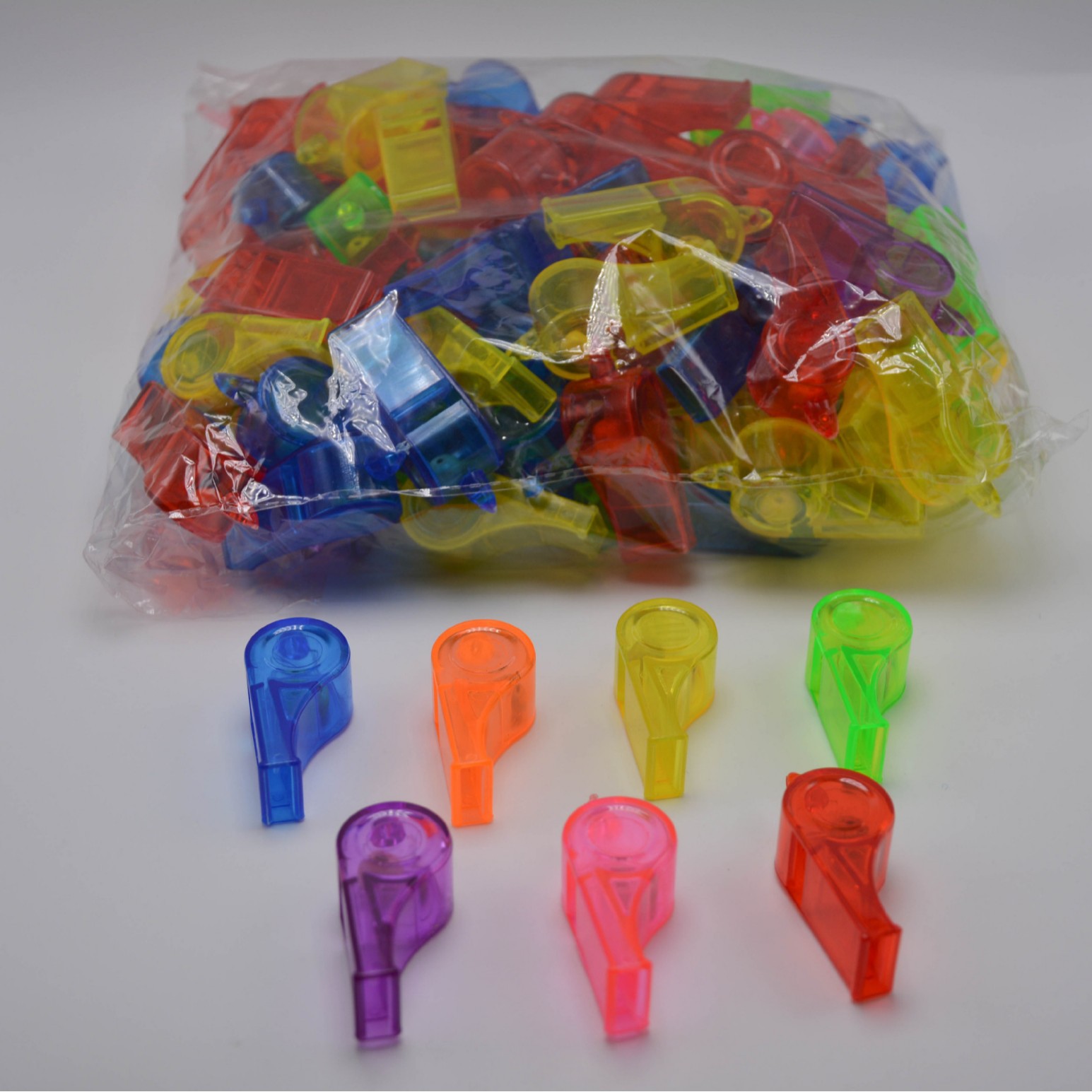 50pcs silbato de plástico transparente suministros al aire libre silbato de supervivencia fan de animador accesorios juguetes para niños al por mayor