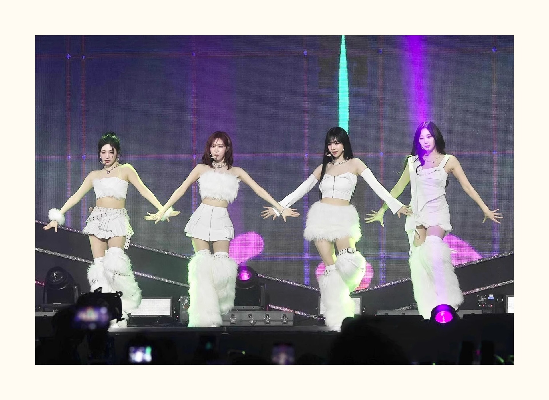 kpop女团柳智敏aespa同款打歌服韩舞套装2024新款白色毛毛演出服-阿里巴巴