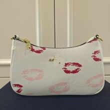 ���s�r��б����ճ�ͨ�ڌW��Ůʿ�μ��Ҹ�°��߼������e�����