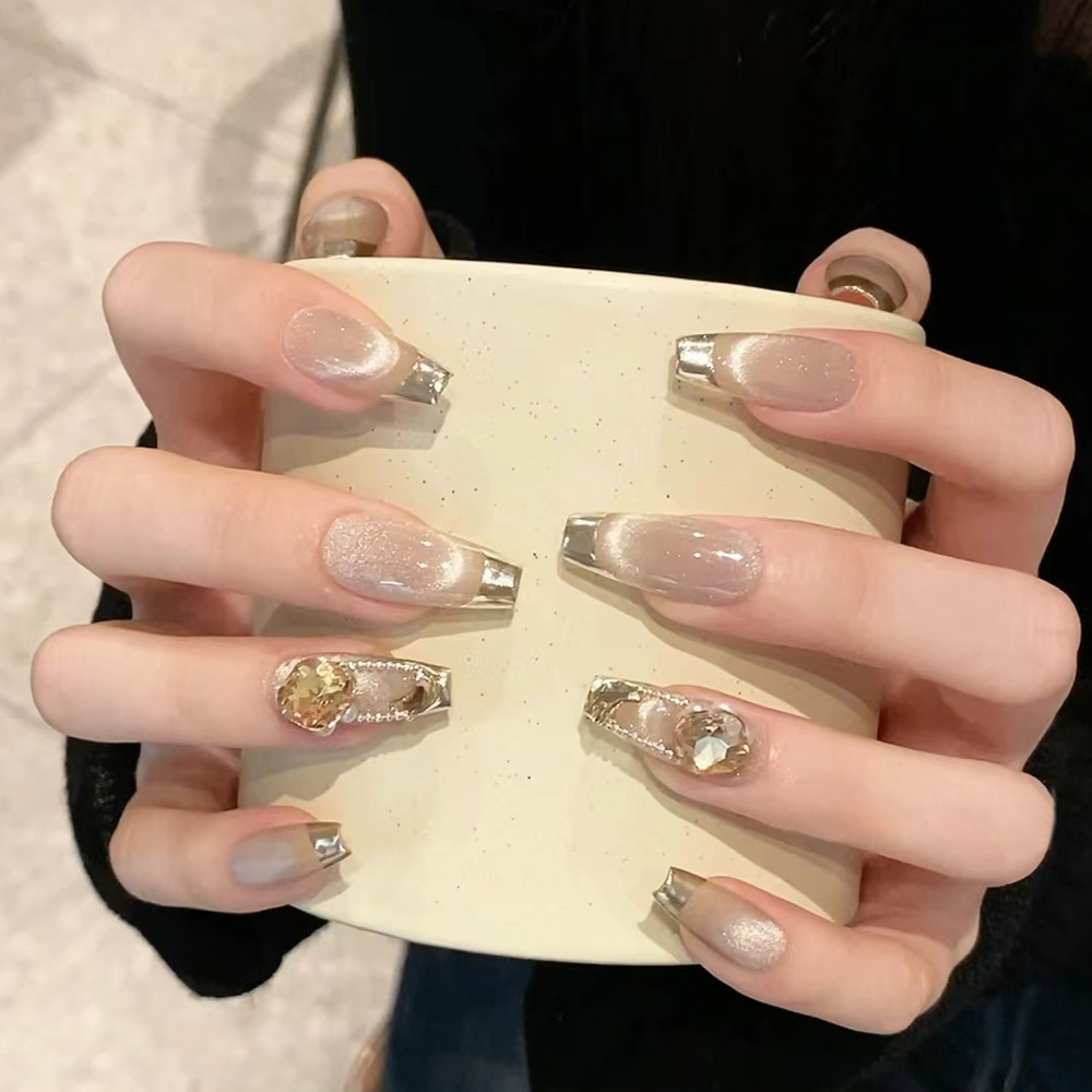 Manicura de Año Nuevo, 10 piezas de diamantes de perlas hechos a mano, arte de uñas portátil, parche de uñas Xiaohongshu, venta al por mayor