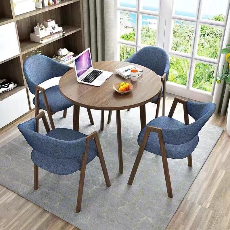 월넛 컬러의 테이블 상판 + 후란천 일체형 A자