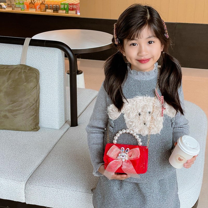 Pequeño viento rojo perfumado bolsos de Año Nuevo para niños y niñas lindos bolsos de perlas de arco 2025 nuevos bolsos de cadenas para niños