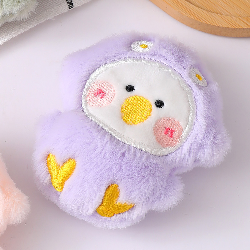 Caricatura peluche fresas oso broche lindo perro Pacha muñeca bolsas de muñecas colgar DIY accesorios de ropa al por mayor