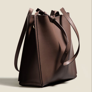 Retro capacious one-shoulder bag, bag strap, shoulder bag, genuine leather, simple and elegant design