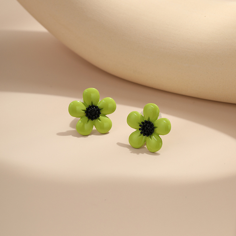 Brand fresh green earrings