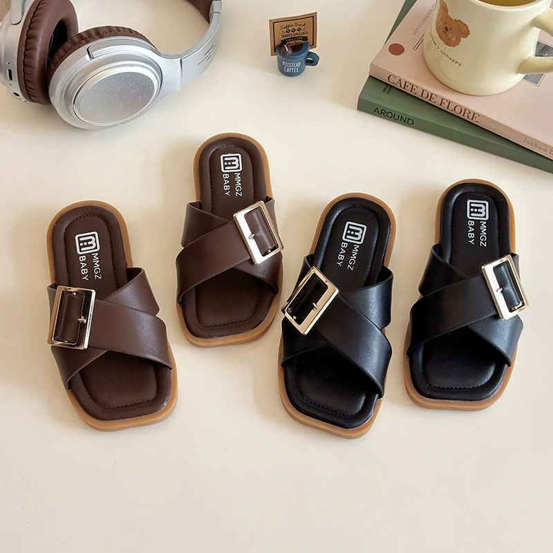 Детская нишу ретро металлический ремень пряжка с открытыми пальцами тапочки для девочек с плоским дном крест на пляже холодные тапочки оптом