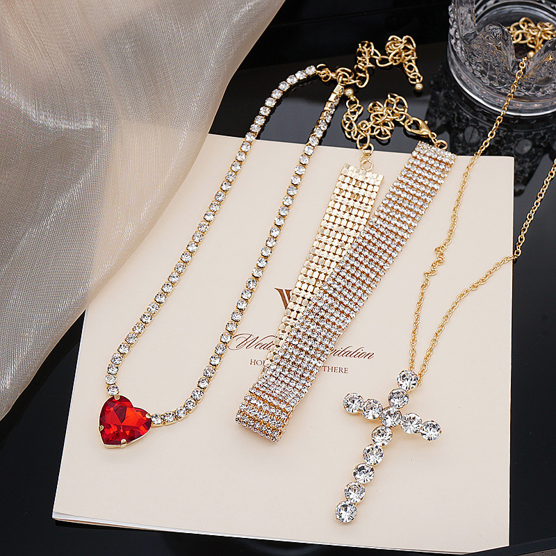 Elegant Glam Cross Heart Shape Alloy Rhinestone Copper Women's Pendant Necklace display picture 2