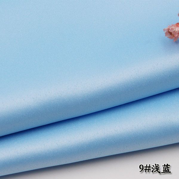 厚手のつや消しサテン生地の高級服のウェディングドレス|undefined