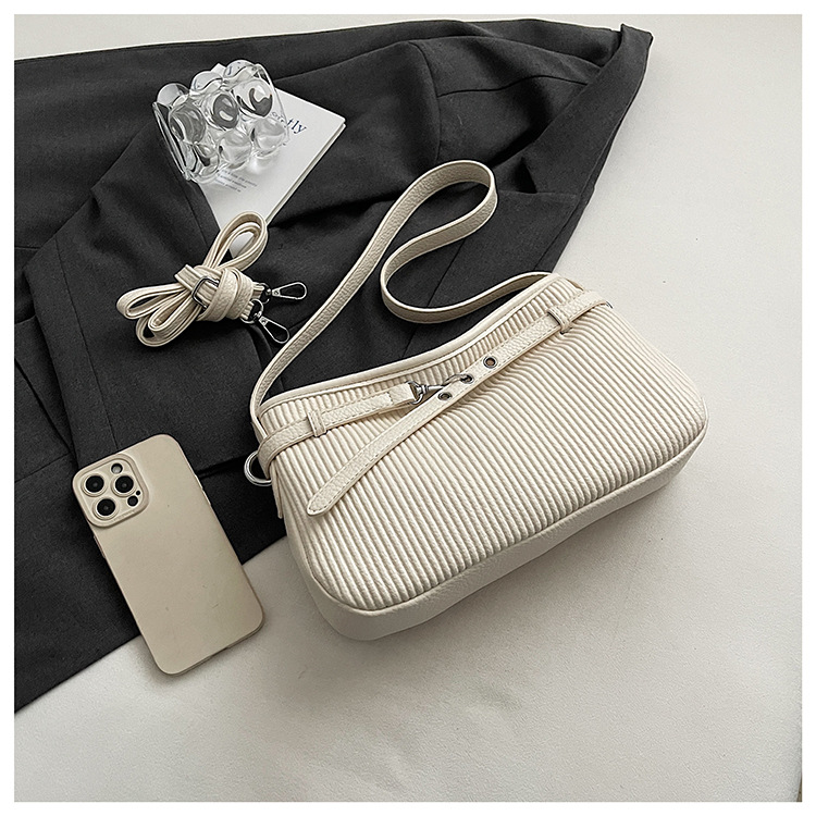 Large-capacity women's summer 2025 new fashion crossbody bag, Korean-style casual single-shoulder armpit commuting bag for work Specification drawing