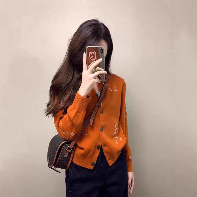 Women's Clothing from Gejia Mall, Same Style as 2025 Autumn Korean High-End Dopamine Outfit, Lazy Style Orange Knitted Cardigan Women's Clothing from Gejia Mall, Same Style as 2025 Autumn Korean High-End Dopamine Outfit, Lazy Style Orange Knitted Cardigan