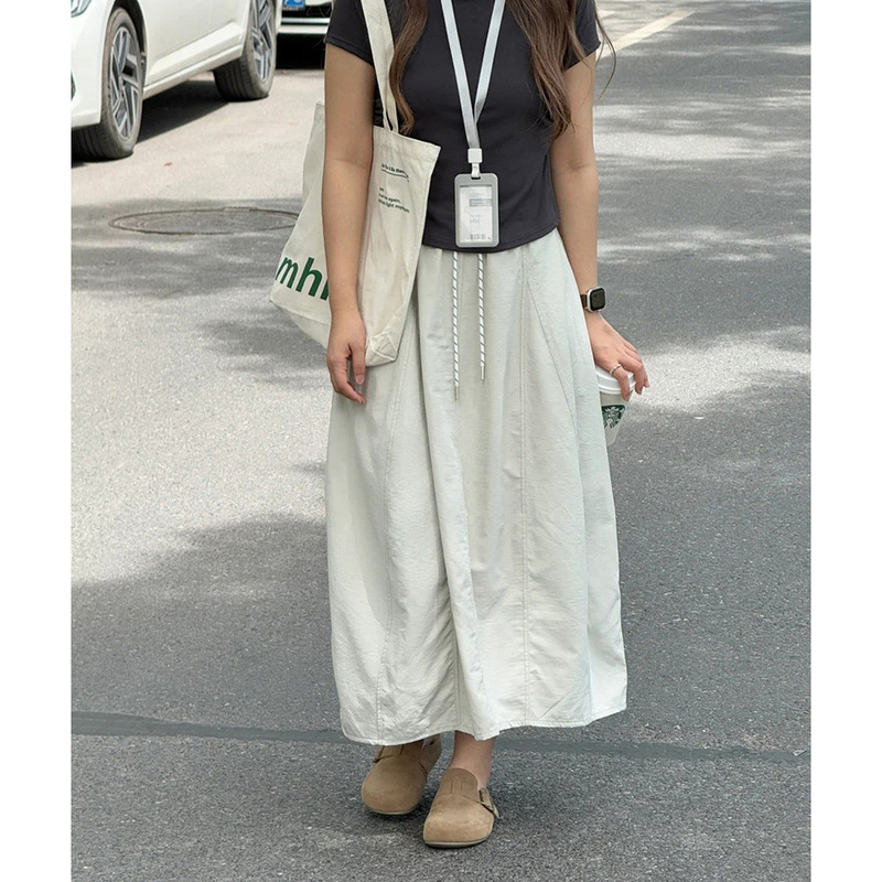 Workwear-Style Half-Skirt Plus Size for Curvy Women, Slimming and Tummy-Concealing, Flowy Floral Skirt, High-Waisted A-Line Long Skirt for Pear-Shaped Body Workwear-Style Half-Skirt Plus Size for Curvy Women, Slimming and Tummy-Concealing, Flowy Floral Skirt, High-Waisted A-Line Long Skirt for Pear-Shaped Body