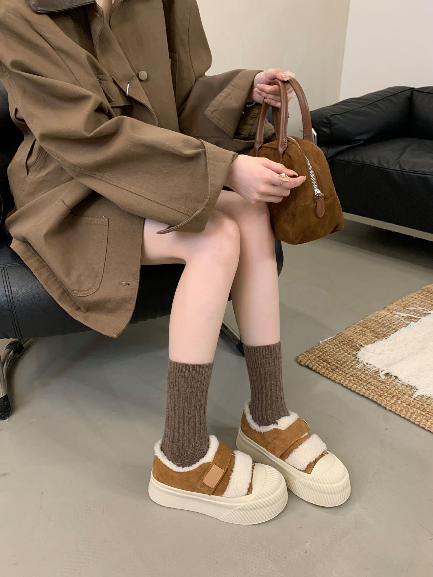 Chaussures ShoeGlobe Grape Mom Automne Hiver Nouvelles Chaussures en cuir véritable à semelle épaisse et doublure en velours épais, chaudes et décontractées, couleur blanc biscuit, pour femmes_voghion.com