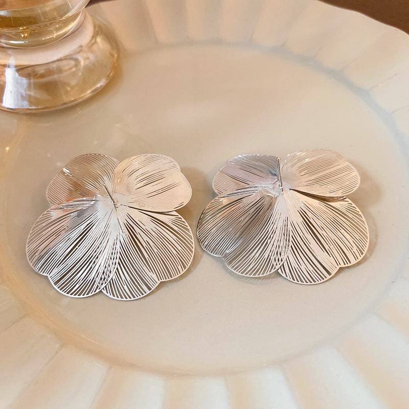 All Seasons Season Women's Gender 1 Pair Simple Style Flower Inlay Copper Pearl Ear Studs