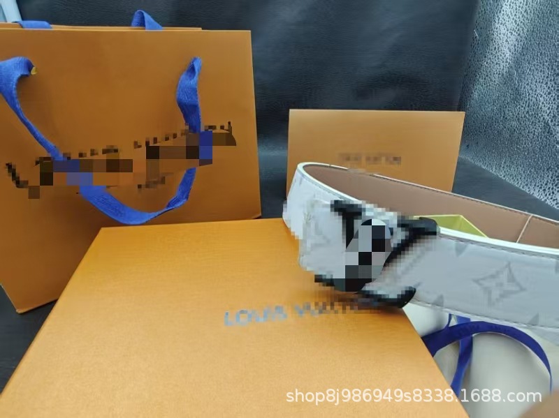 White flower black button