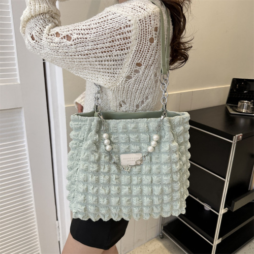 Large capacity women's bag  new commuter bag shoulder bag niche design popular bubble pleated bag shoulder bag