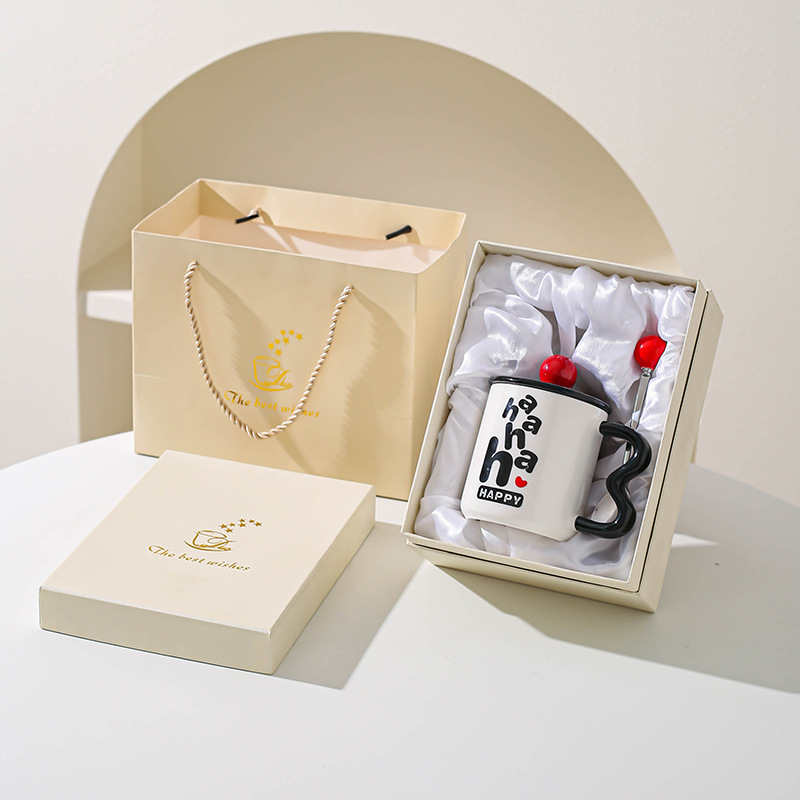 Tazas de cerámica de moda, tazas de agua creativas para hombres y mujeres, tazas de pareja, tazas de café con cucharas para regalos de amigos.